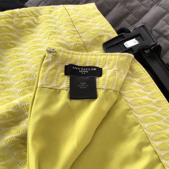 Ann Taylor Textured Chartreuse Skirt Sz 12P - Picture 2 of 2